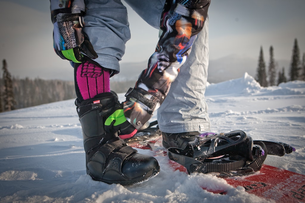 Сноуборд с креплениями и ботинками